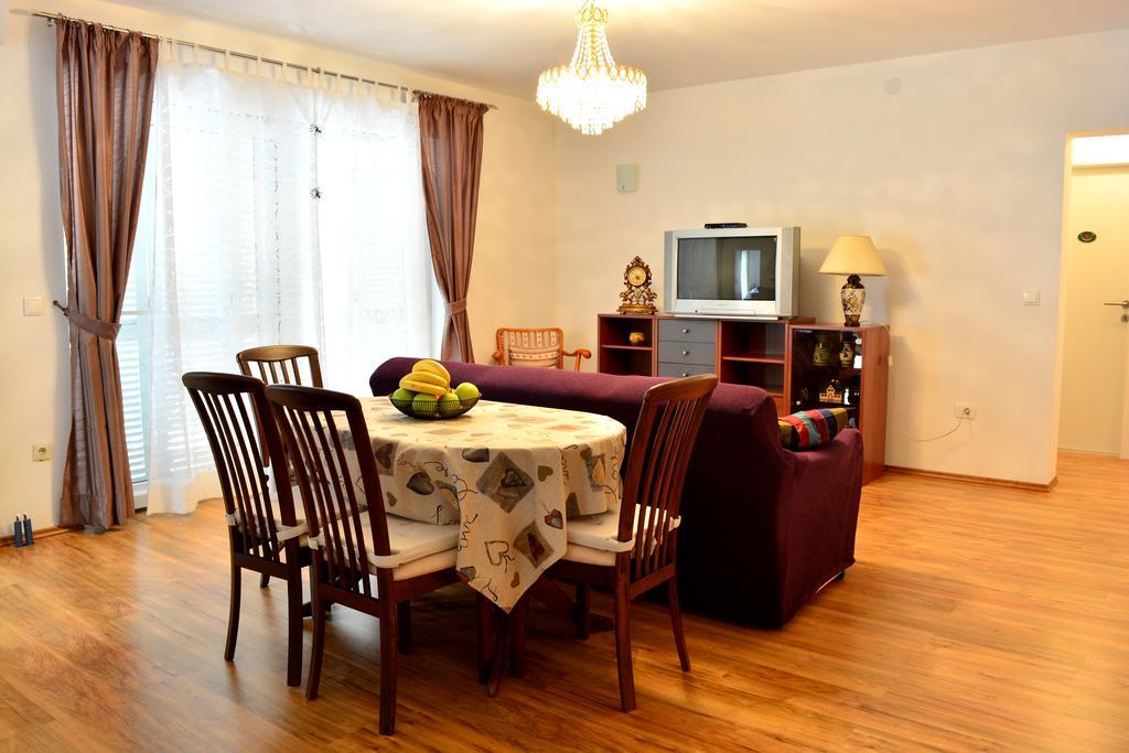 Apartments M&B Podstrana Luaran gambar